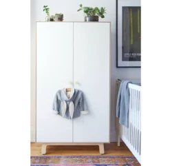 Armoire Merlin - Blanc/Bouleau -Magasin De Meubles Pour Enfants armoire merlin bouleau oeuf nyc 4 1264x1234