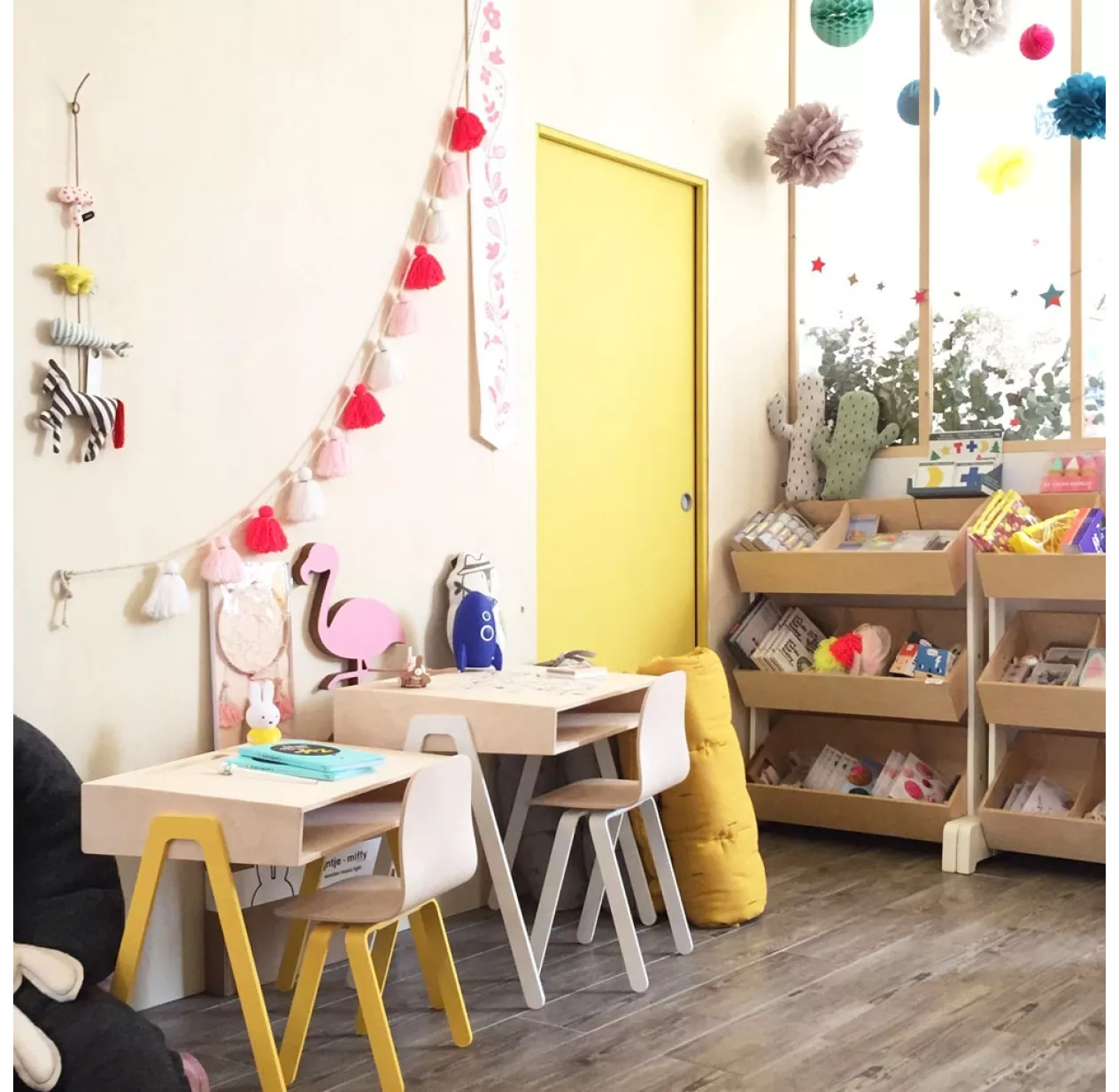 Bureau Et Chaise Enfant 2-6 Ans - Jaune 6 Bureau Et Chaise Enfant 2-6 Ans - Jaune – Image 4