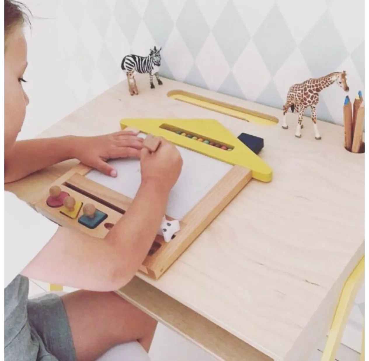 Bureau Et Chaise Enfant 2-6 Ans - Jaune 5 Bureau Et Chaise Enfant 2-6 Ans - Jaune – Image 3