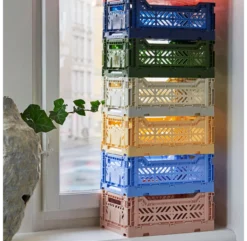 Hay Caisse Pliable Aykasa S - Bleu Clair -Magasin De Meubles Pour Enfants caisse pliable empilable aykasa hay small bleu clair 4 1264x1234