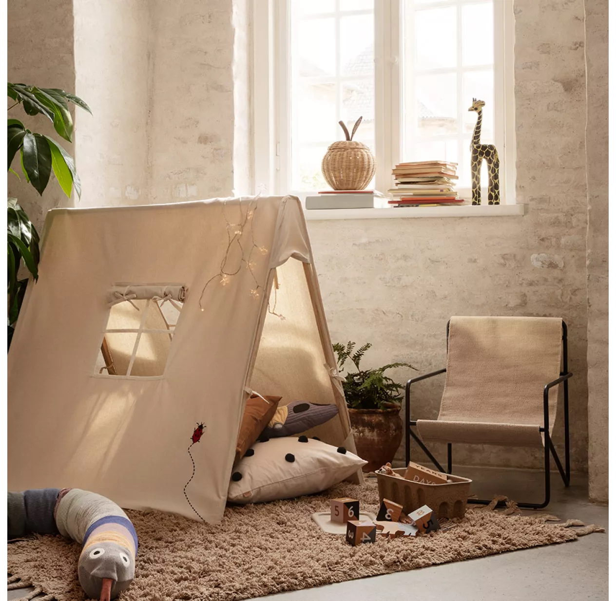 Ferm LIVING Chaise Enfant Desert - Cachemire/Sable 5 Ferm LIVING Chaise Enfant Desert - Cachemire/Sable – Image 3
