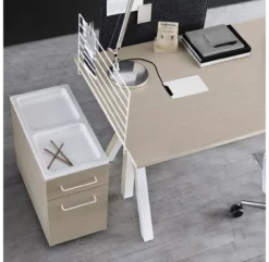 Panneau En Métal Pour Bureau - Blanc 7 Panneau En Métal Pour Bureau - Blanc -Magasin De Meubles Pour Enfants grille bureau white string 3 1264x1234