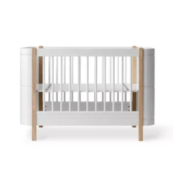 Lit Bébé évolutif Mini+ Wood Sans Kit De Conversion - Blanc/Chêne