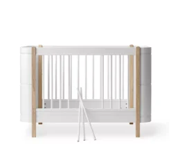 Lit Bébé évolutif Mini+ Wood Sans Kit De Conversion - Blanc/Chêne -Magasin De Meubles Pour Enfants lit bebe evolutif wood mini plus sans kit chene oliver furniture 5 1264x1234