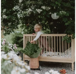 Lit Bébé évolutif Et Son Matelas - Bouleau -Magasin De Meubles Pour Enfants lit bebe gustavienne bois naturel 5 1264x1234