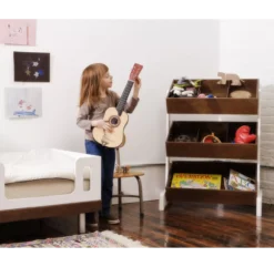 Toy Store Coffre à Jouets - Blanc/Noyer -Magasin De Meubles Pour Enfants rangement jouets toystore oeuf nyc noyer 1 1264x1234