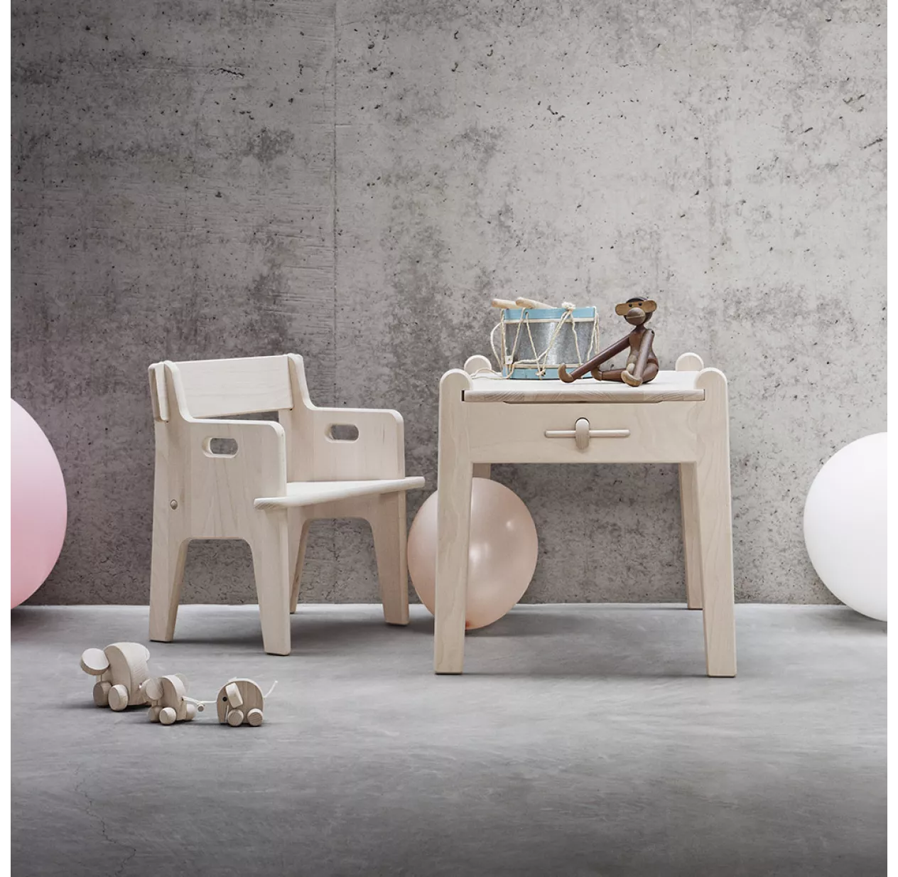 Table Enfant Peter CH411 6 Table Enfant Peter CH411 – Image 4